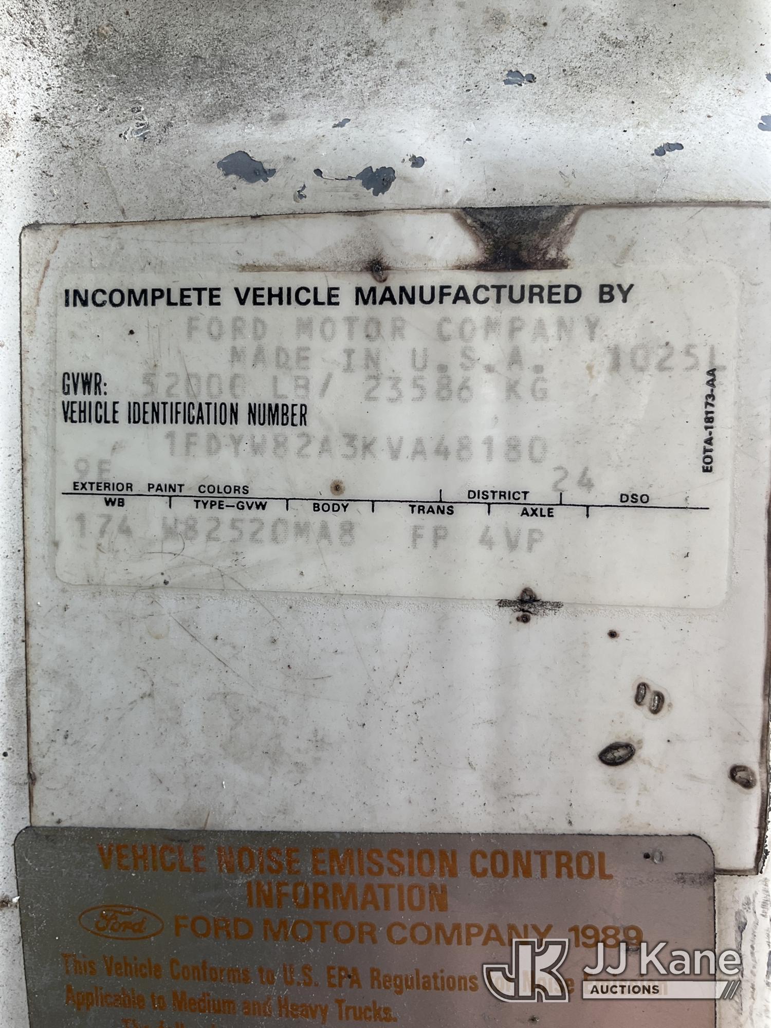 (Ocala, FL) 1989 Ford LNT8000F T/A Dump Truck Not Running, Condition Unknown, Body & Paint Damage