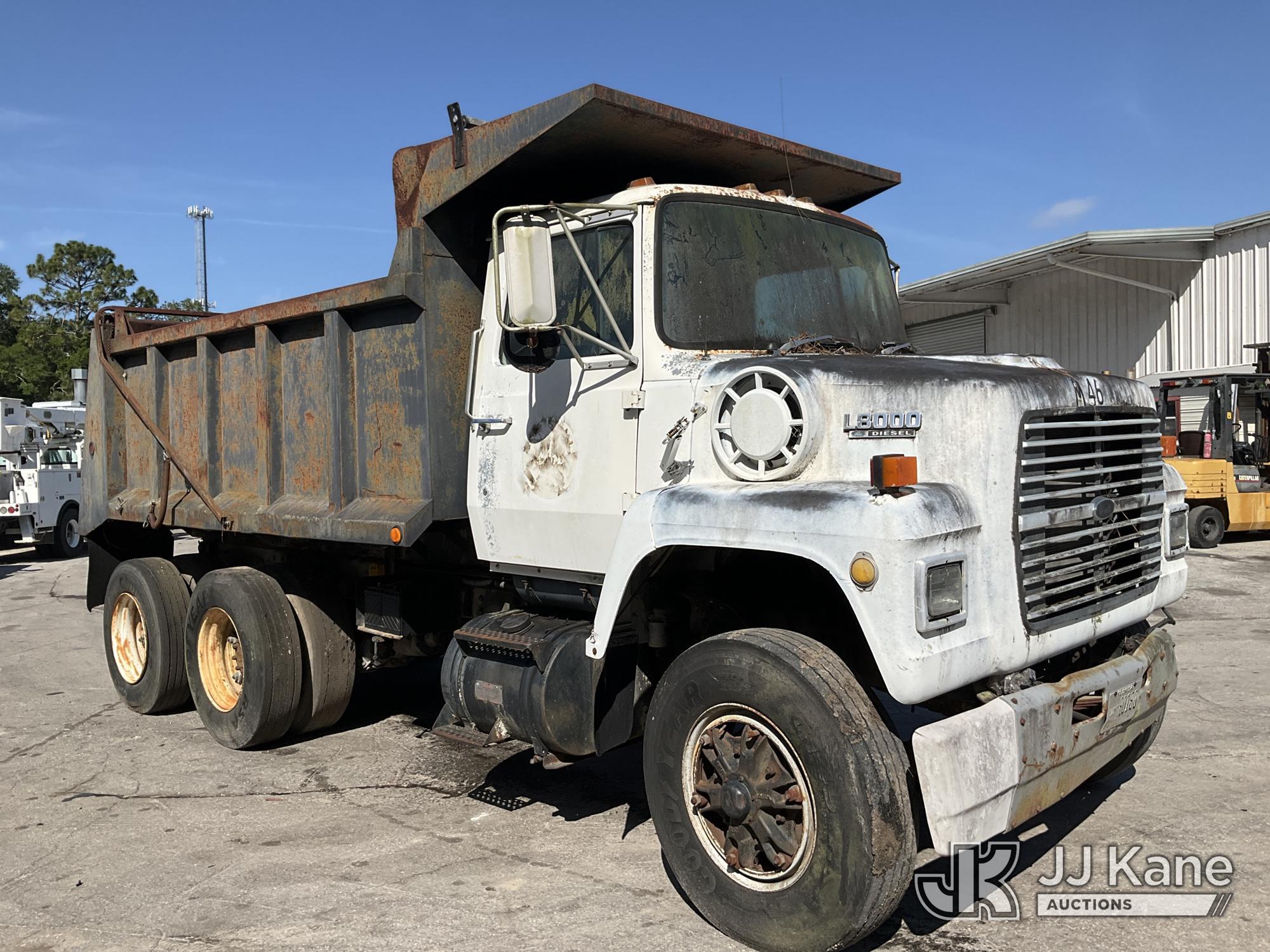 (Ocala, FL) 1989 Ford LNT8000F T/A Dump Truck Not Running, Condition Unknown, Body & Paint Damage