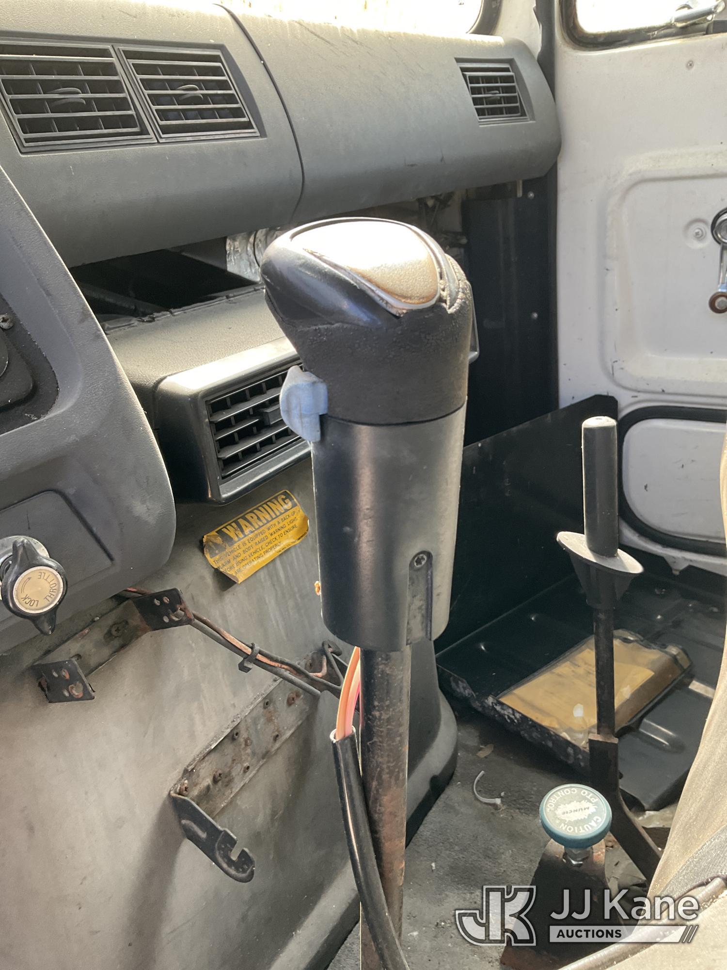(Ocala, FL) 1989 Ford LNT8000F T/A Dump Truck Not Running, Condition Unknown, Body & Paint Damage