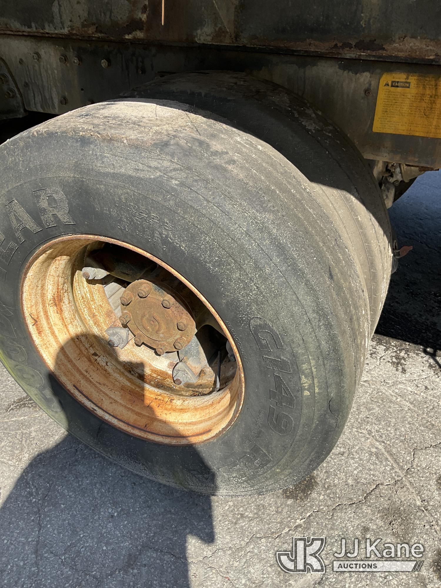 (Ocala, FL) 1989 Ford LNT8000F T/A Dump Truck Not Running, Condition Unknown, Body & Paint Damage