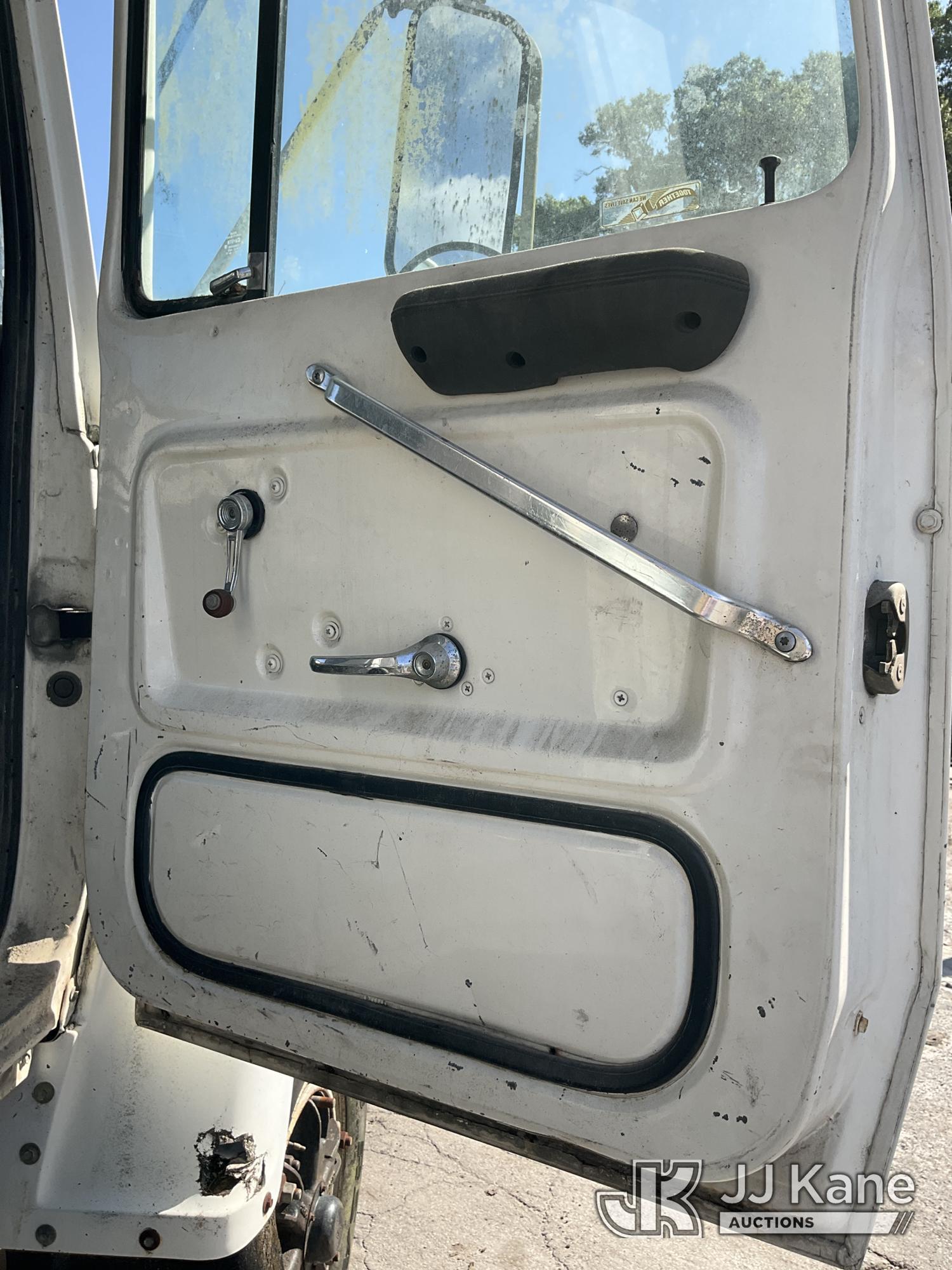 (Ocala, FL) 1989 Ford LNT8000F T/A Dump Truck Not Running, Condition Unknown, Body & Paint Damage