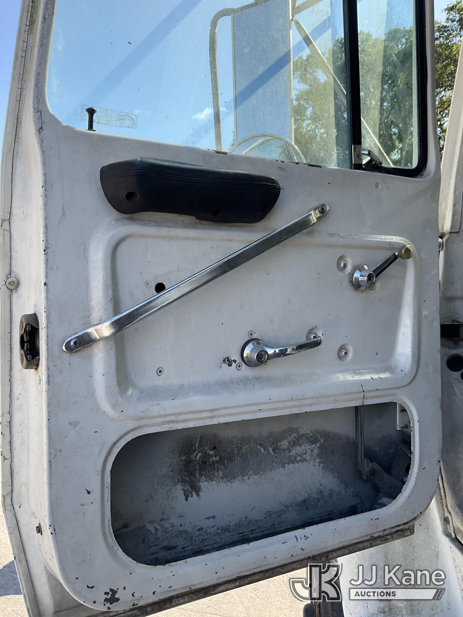 (Ocala, FL) 1989 Ford LNT8000F T/A Dump Truck Not Running, Condition Unknown, Body & Paint Damage