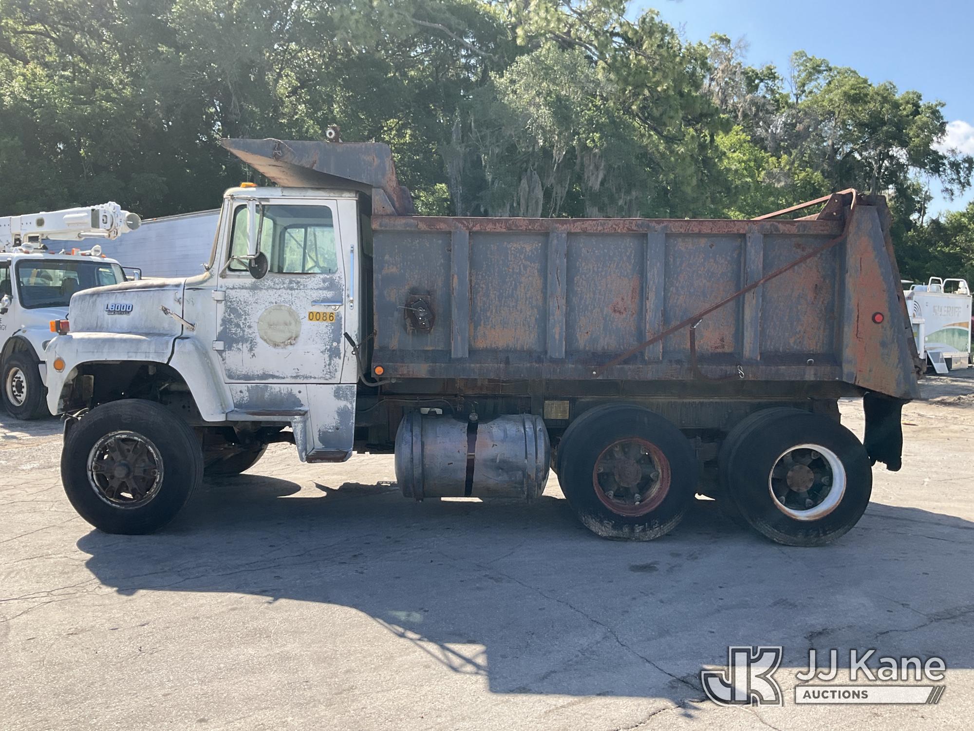(Ocala, FL) 1989 Ford LNT8000F T/A Dump Truck Not Running, Condition Unknown, Body & Paint Damage