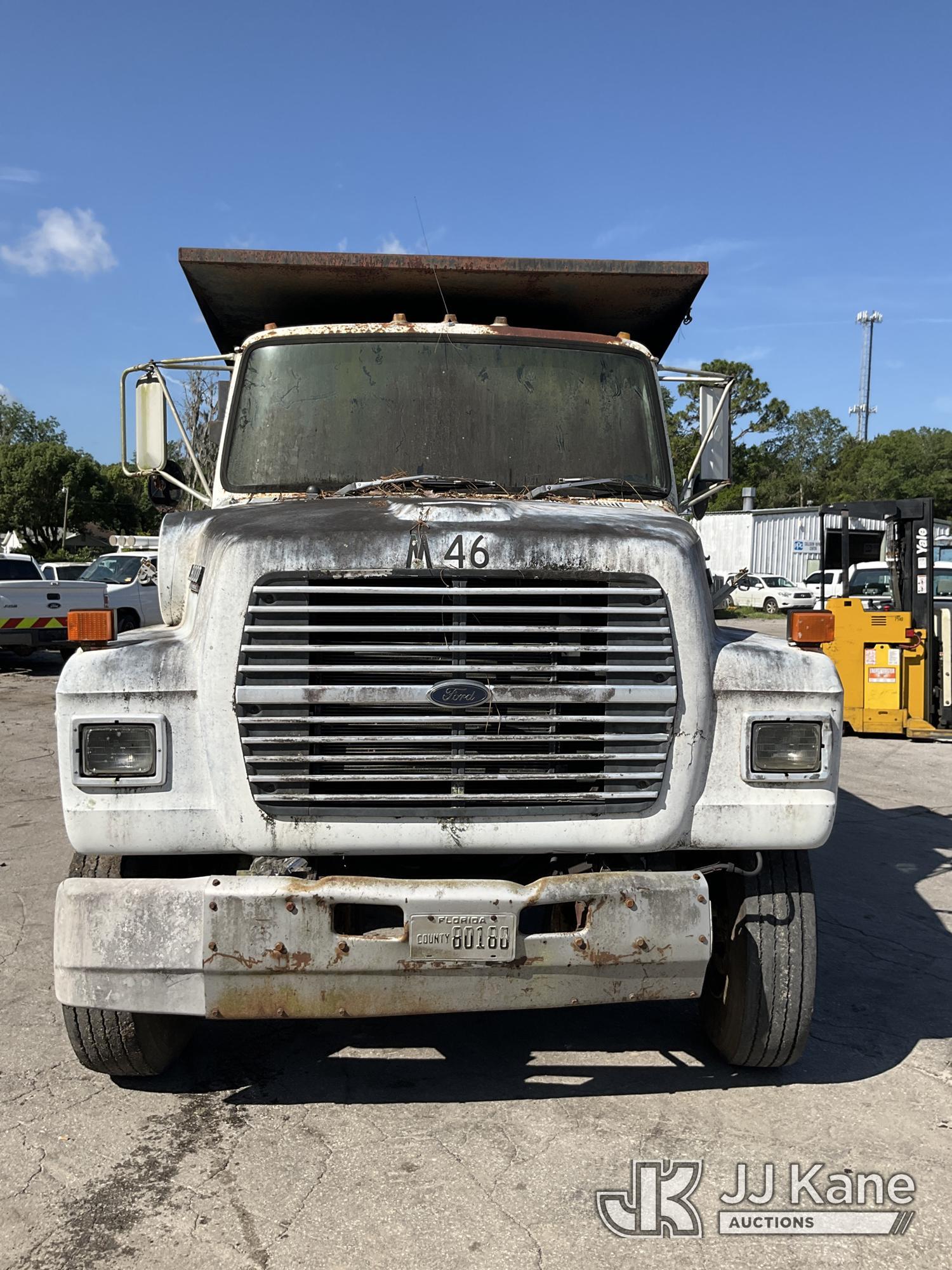 (Ocala, FL) 1989 Ford LNT8000F T/A Dump Truck Not Running, Condition Unknown, Body & Paint Damage