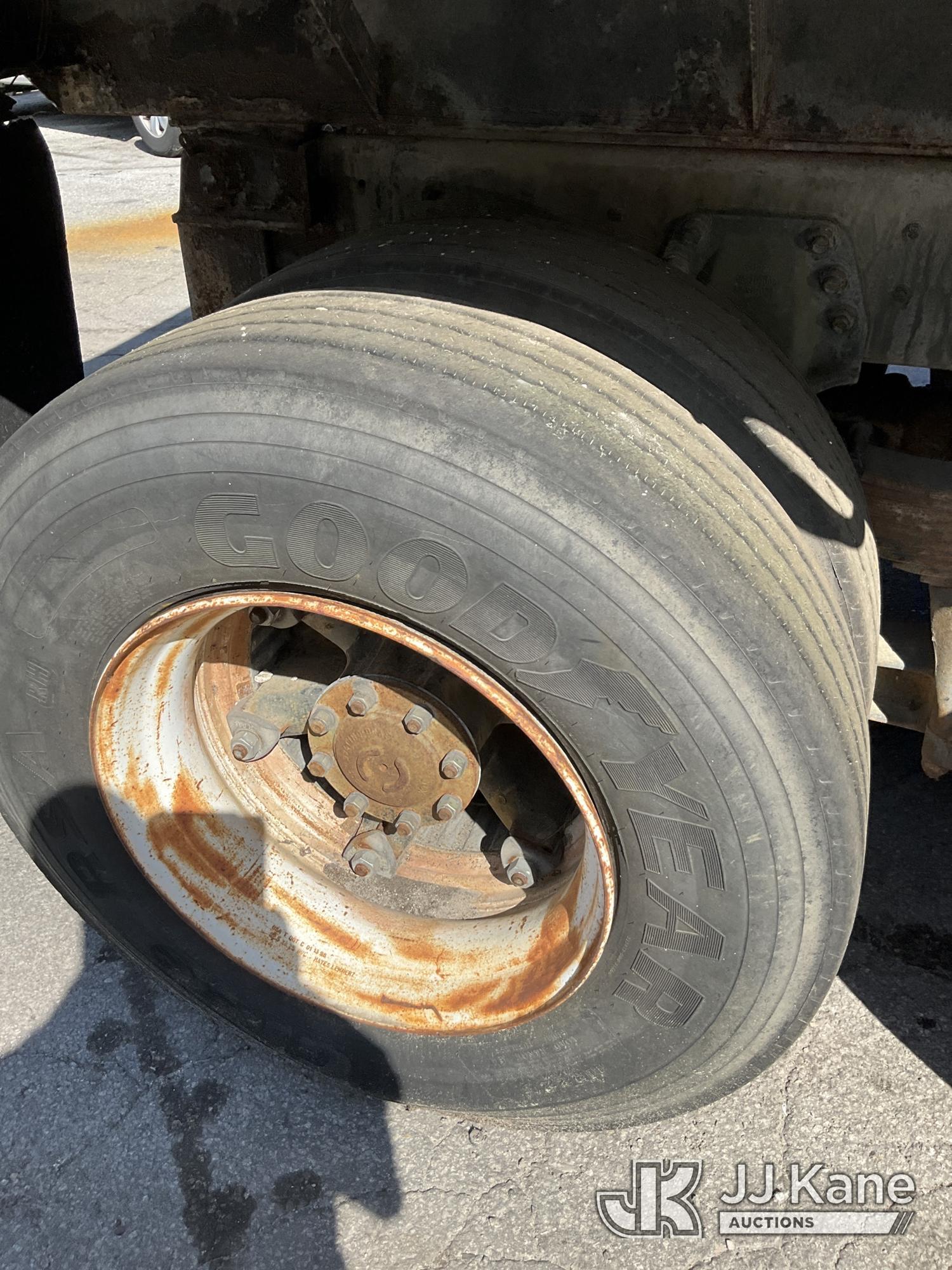 (Ocala, FL) 1989 Ford LNT8000F T/A Dump Truck Not Running, Condition Unknown, Body & Paint Damage