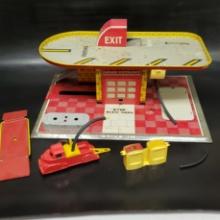 Superior Service Station Garage Tin Litho Toy