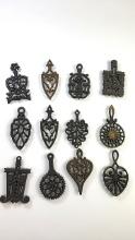 12 x Vintage Cast Iron Trivets - Wilton +