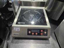 Omcan 44415 1.8 kW Stainless Steel Commercial Countertop Induction Cooker