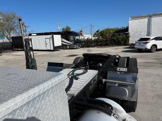 2019 PETERBILT 567 TANDEM AXLE DAYCAB TRUCK 346K MILES