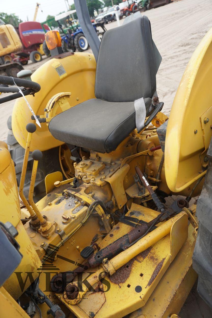 NEW HOLLAND 445D W/LOADER