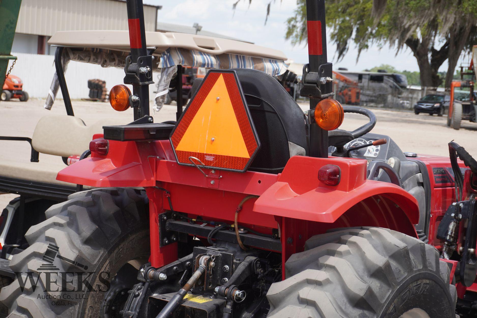 MAHINDRA 1626H W/LOADER