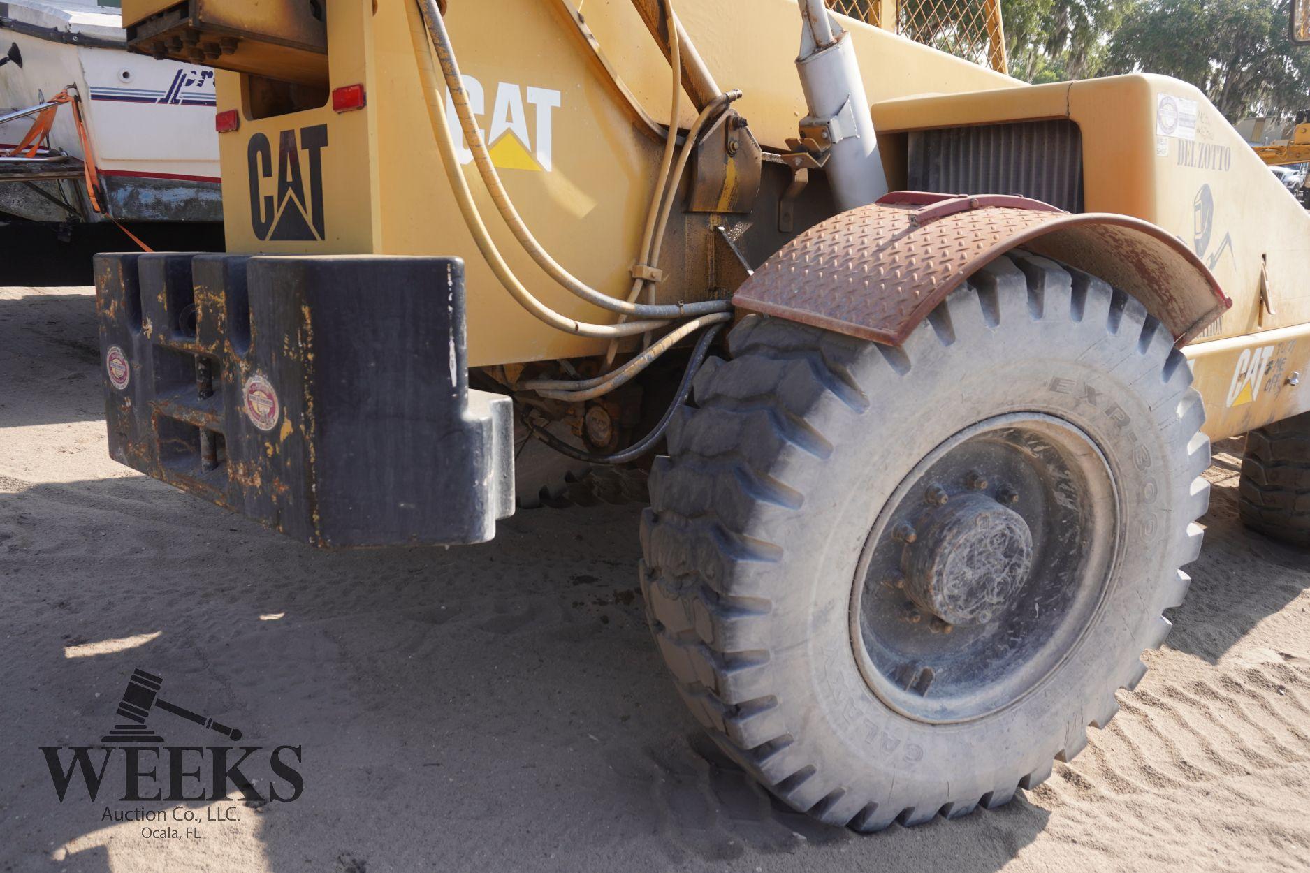 CAT 10000LB TELEHANDLER