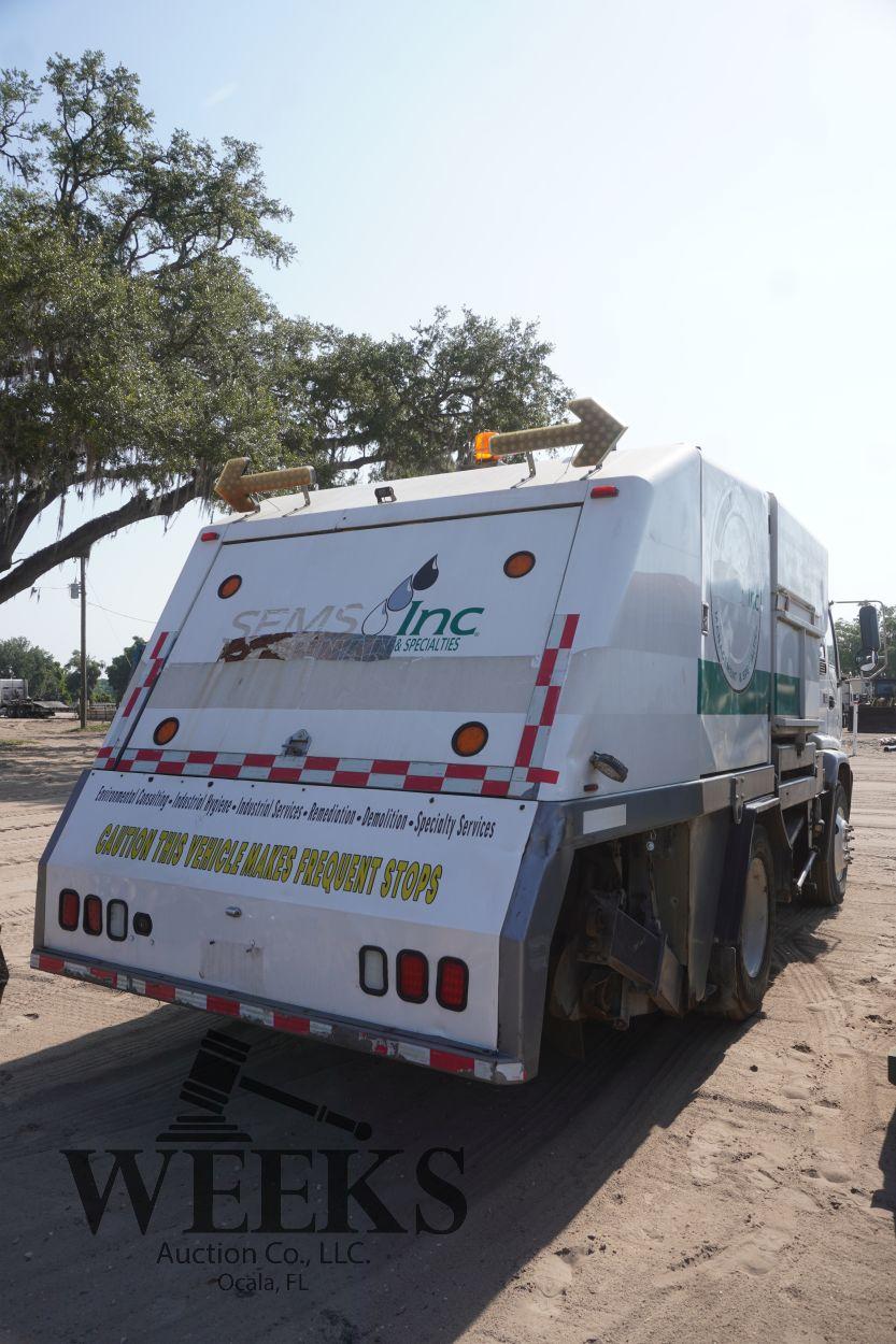 GMC SWEEPER TRUCK