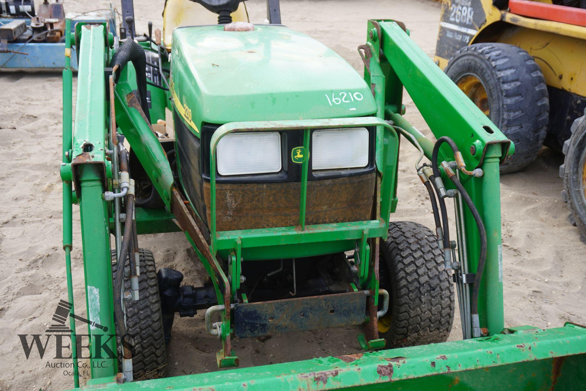 JOHN DEERE 2210 W/LOADER