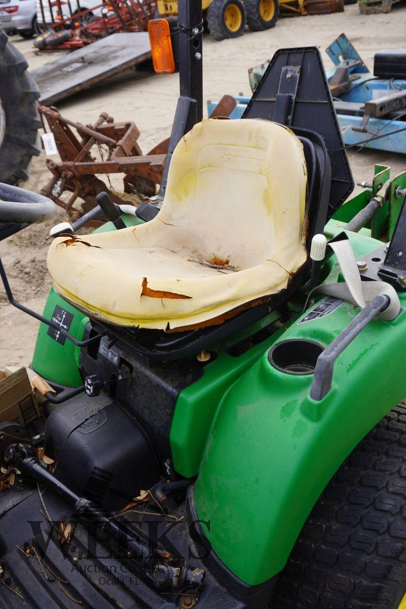 JOHN DEERE 2210 W/LOADER