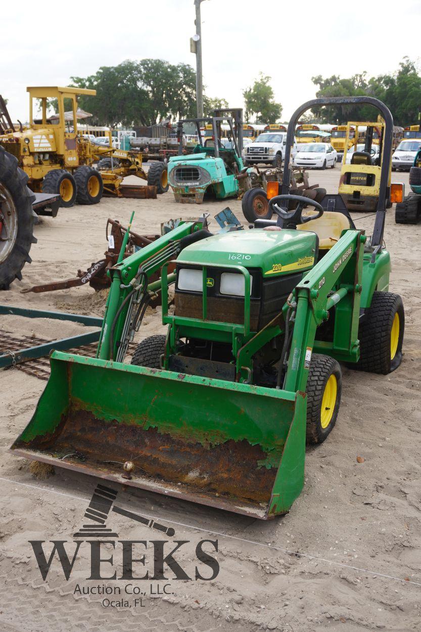 JOHN DEERE 2210 W/LOADER