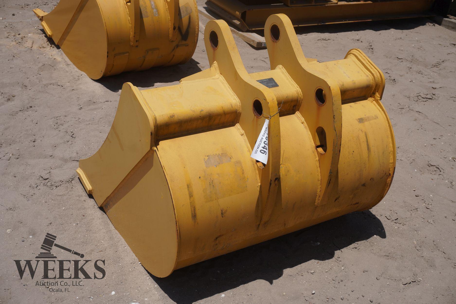 JOHN DEERE EXC BUCKET