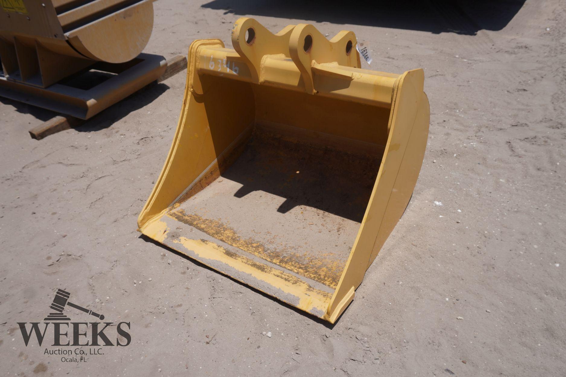 JOHN DEERE EXC BUCKET