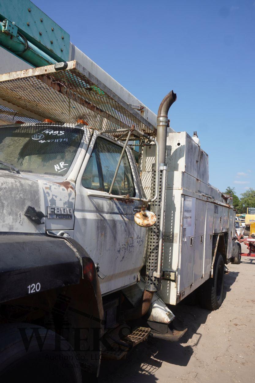 FORD F800 BUCKET TRUCK