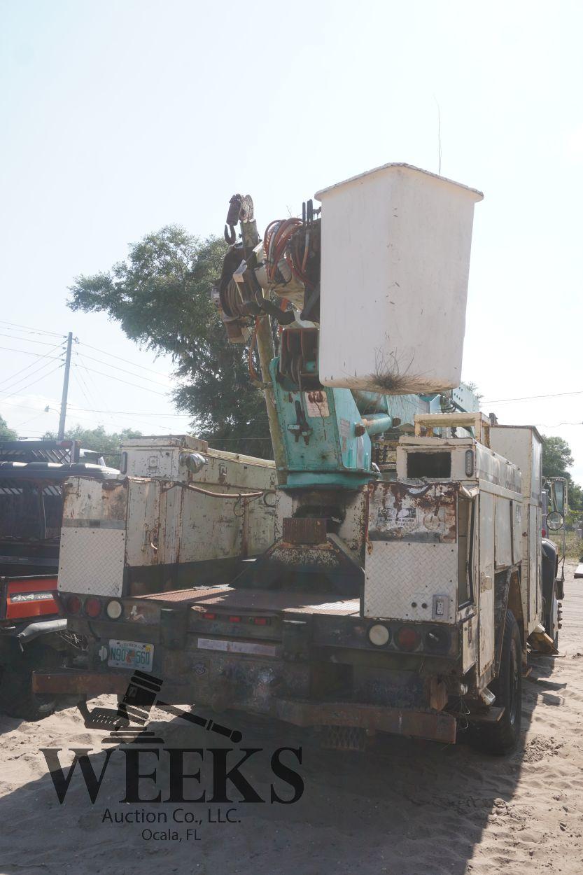 FORD F800 BUCKET TRUCK