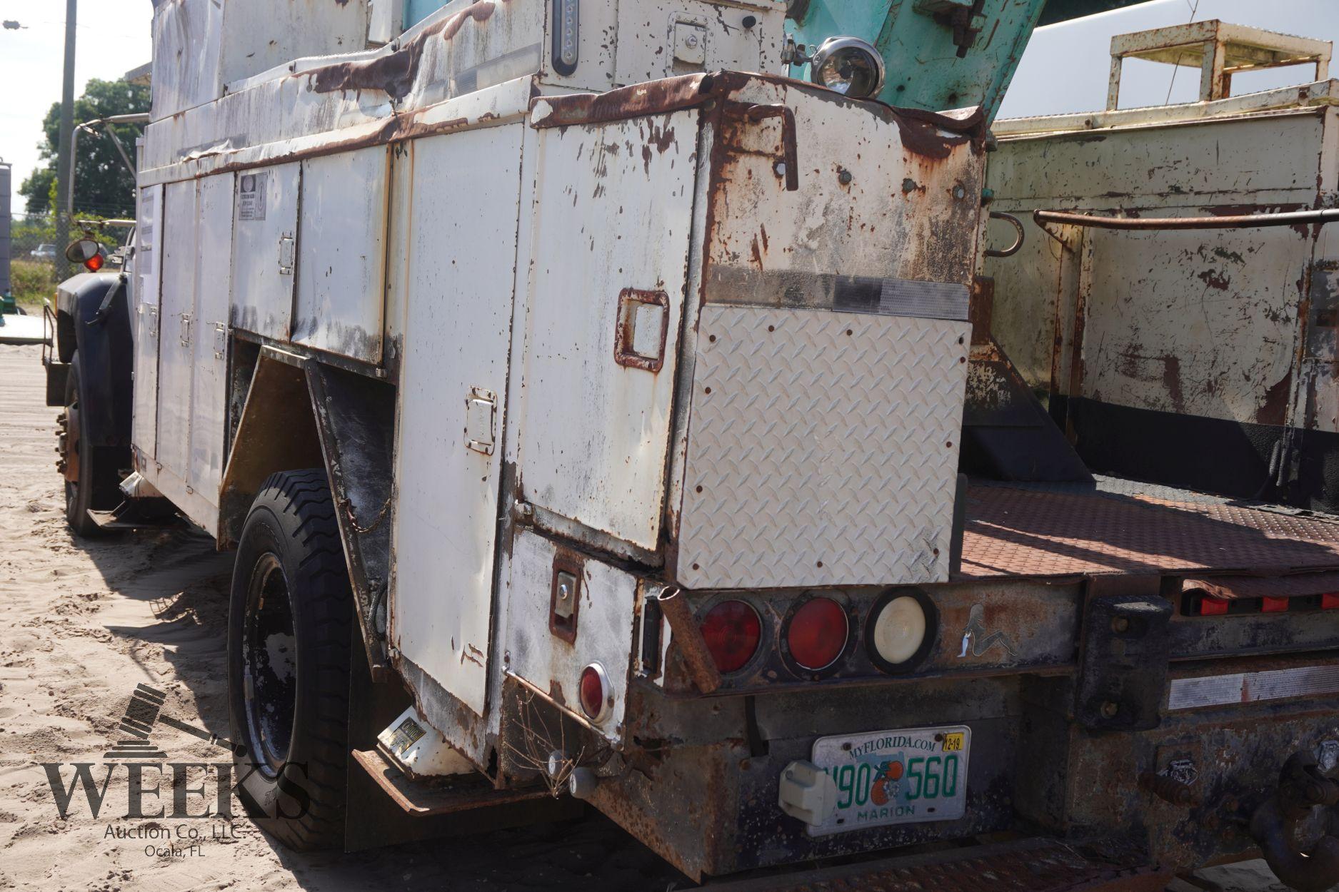 FORD F800 BUCKET TRUCK