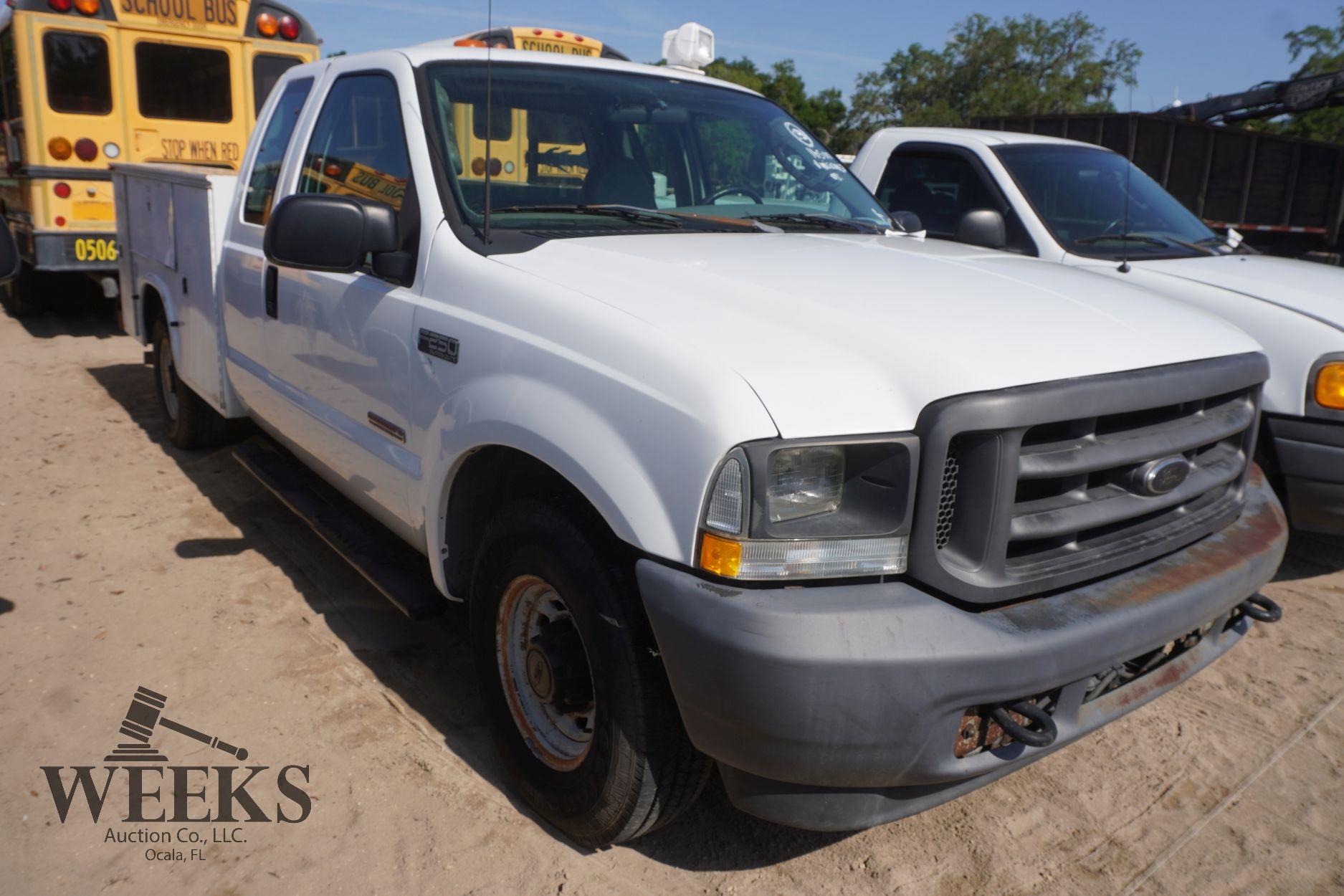 FORD F250 W/UTILITY BED