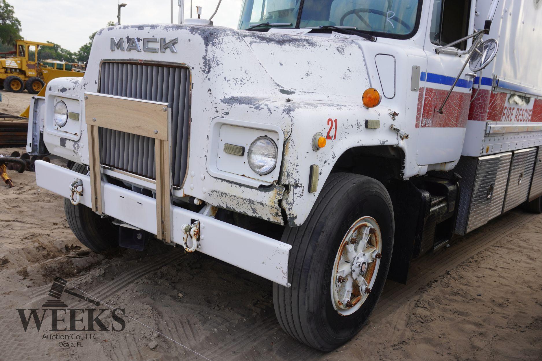 MACK BOX TRUCK