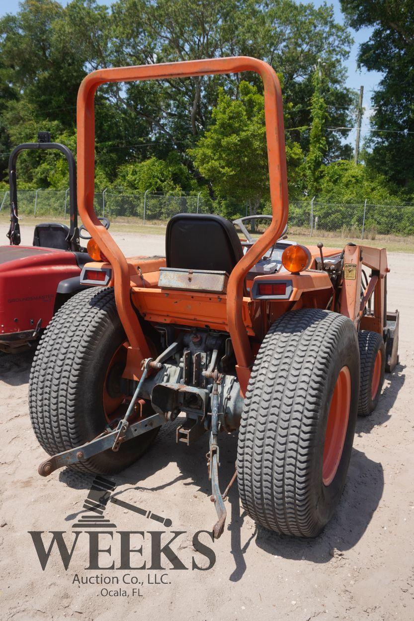 KUBOTA L2550 W/BUCKET