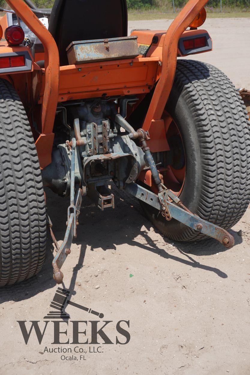 KUBOTA L2550 W/BUCKET