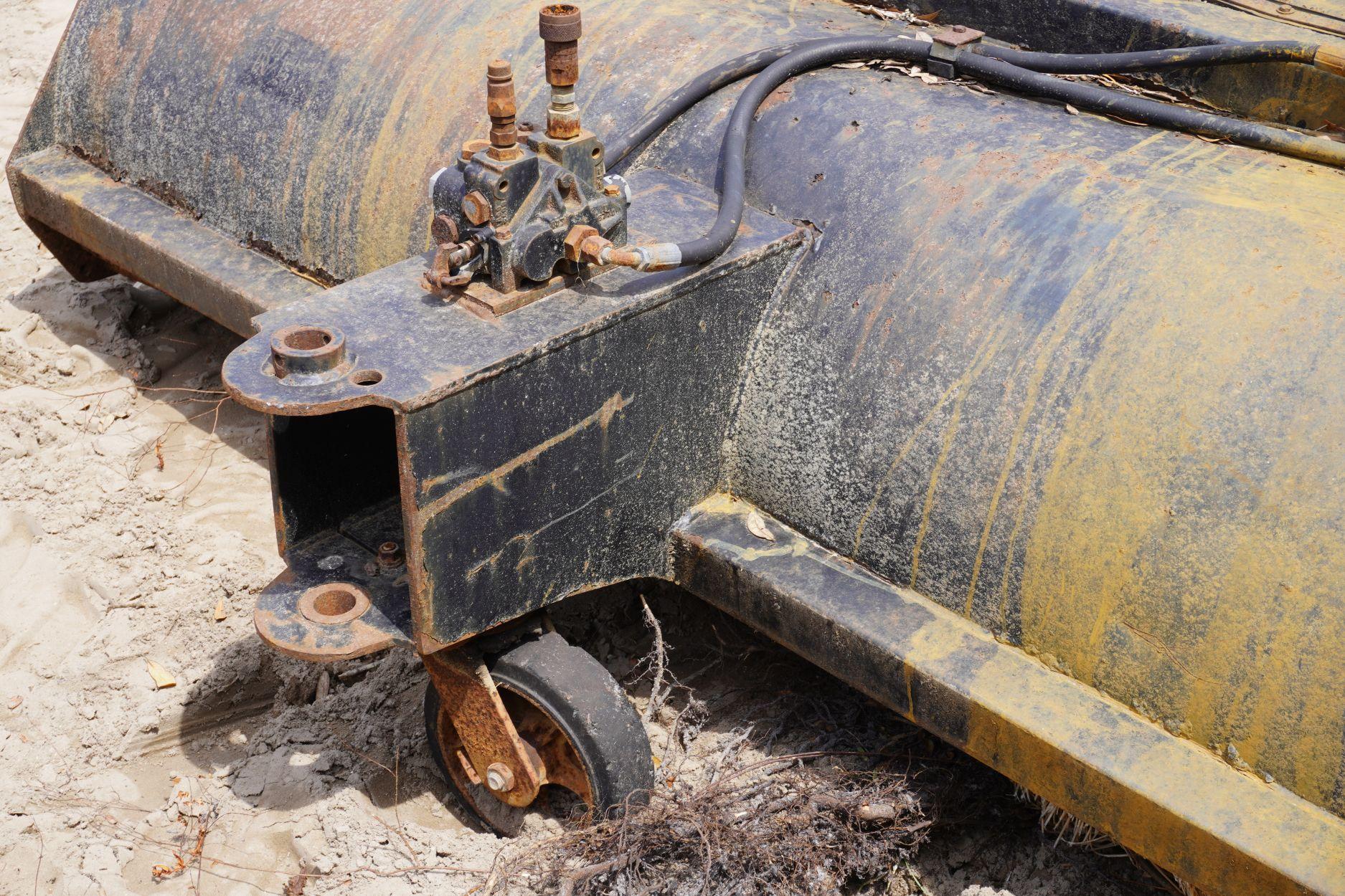 SWEEPER ATTACH FOR LOADER