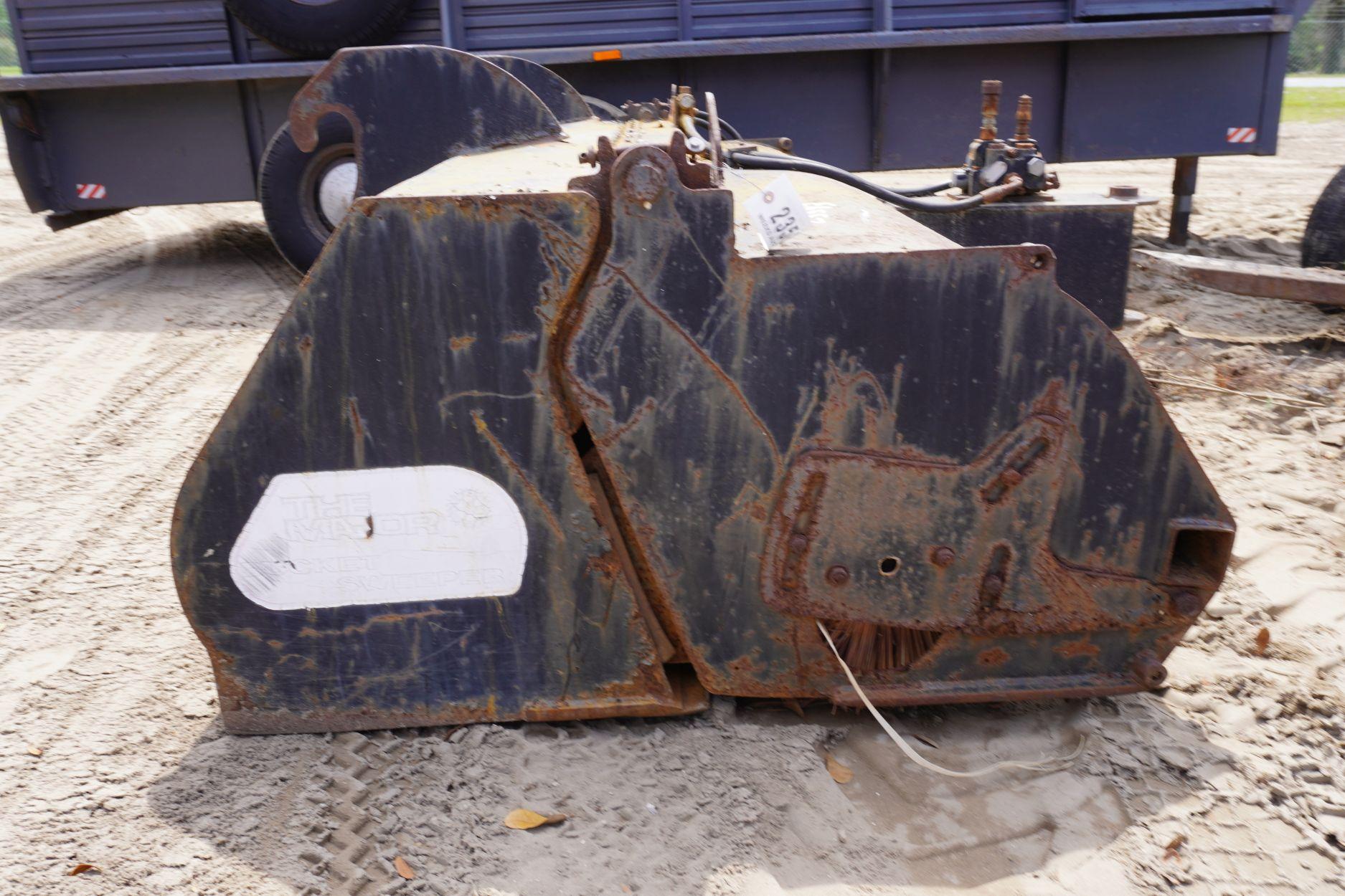 SWEEPER ATTACH FOR LOADER