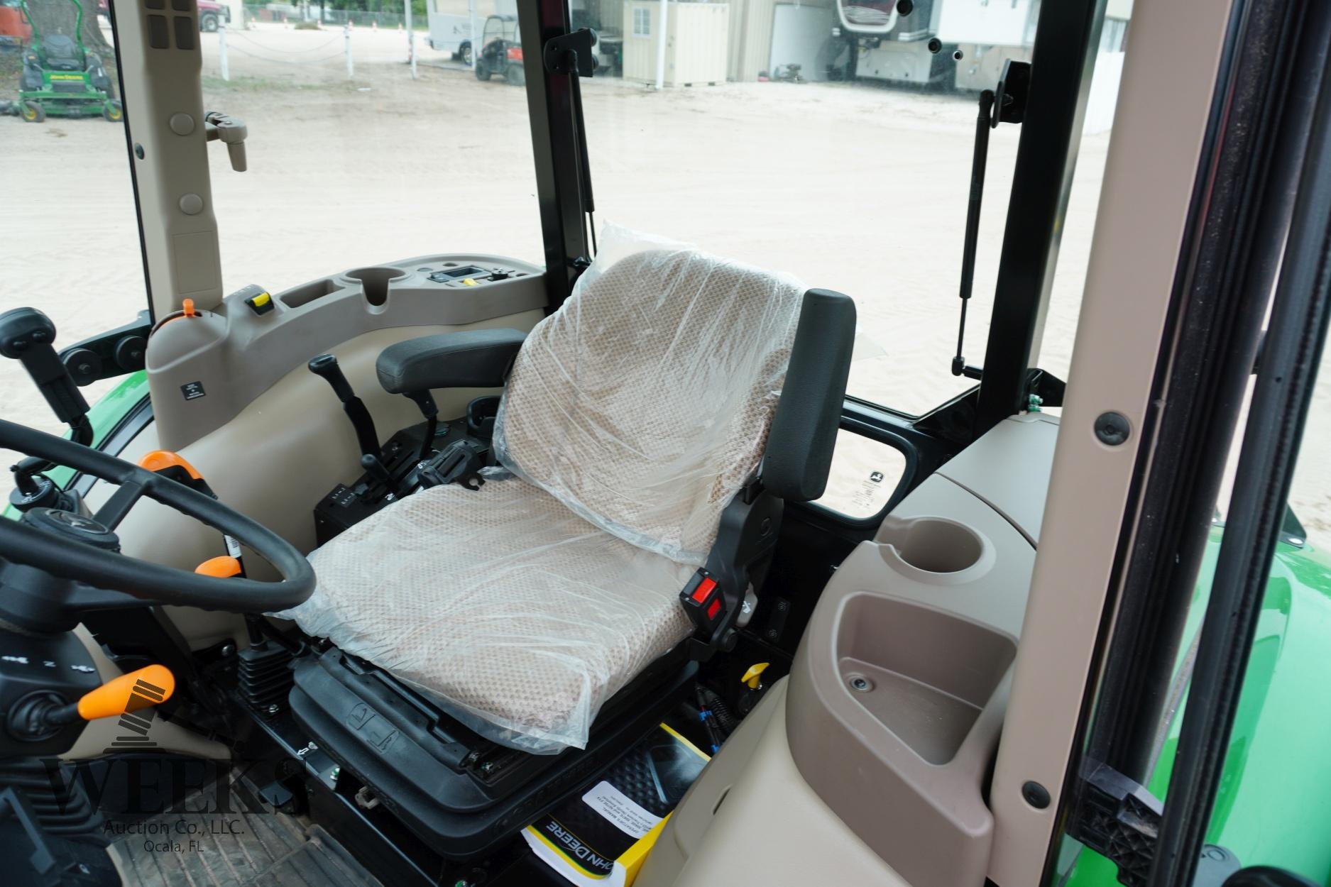 JOHN DEERE 5075E W/LOADER