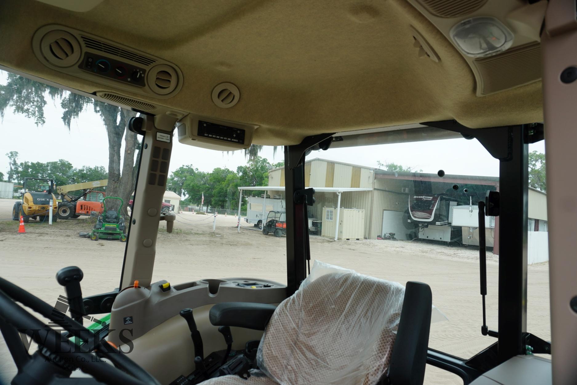 JOHN DEERE 5075E W/LOADER