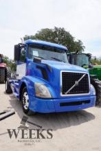 VOLVO D13 SEMI TRUCK (R)