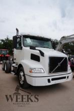 VOLVO D11 SEMI TRUCK (R)