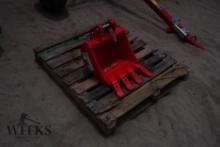 KUBOTA 16IN BUCKET