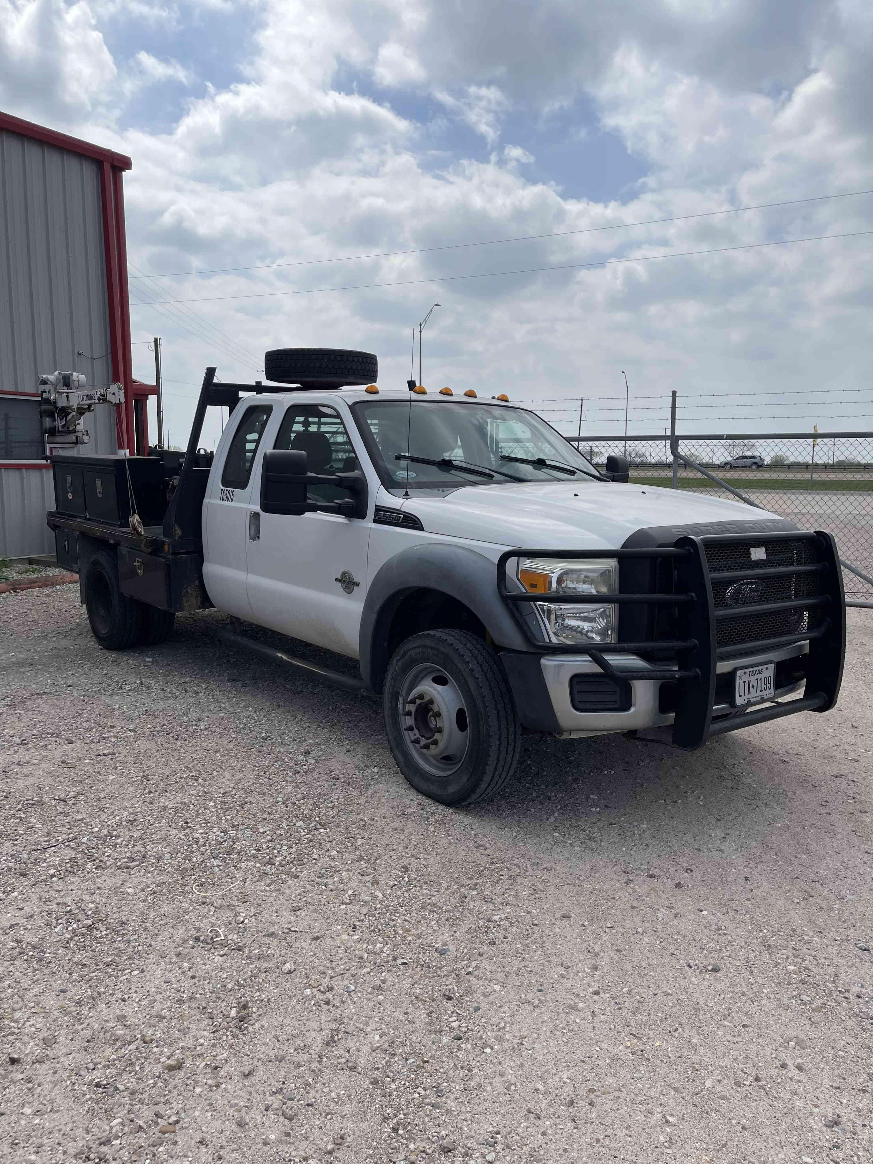 2011 Ford F550 Super Duty, Extended Cab, S/A Flatbed Dually, p/b 6.7L Power Stroke Diesel Engine, A/