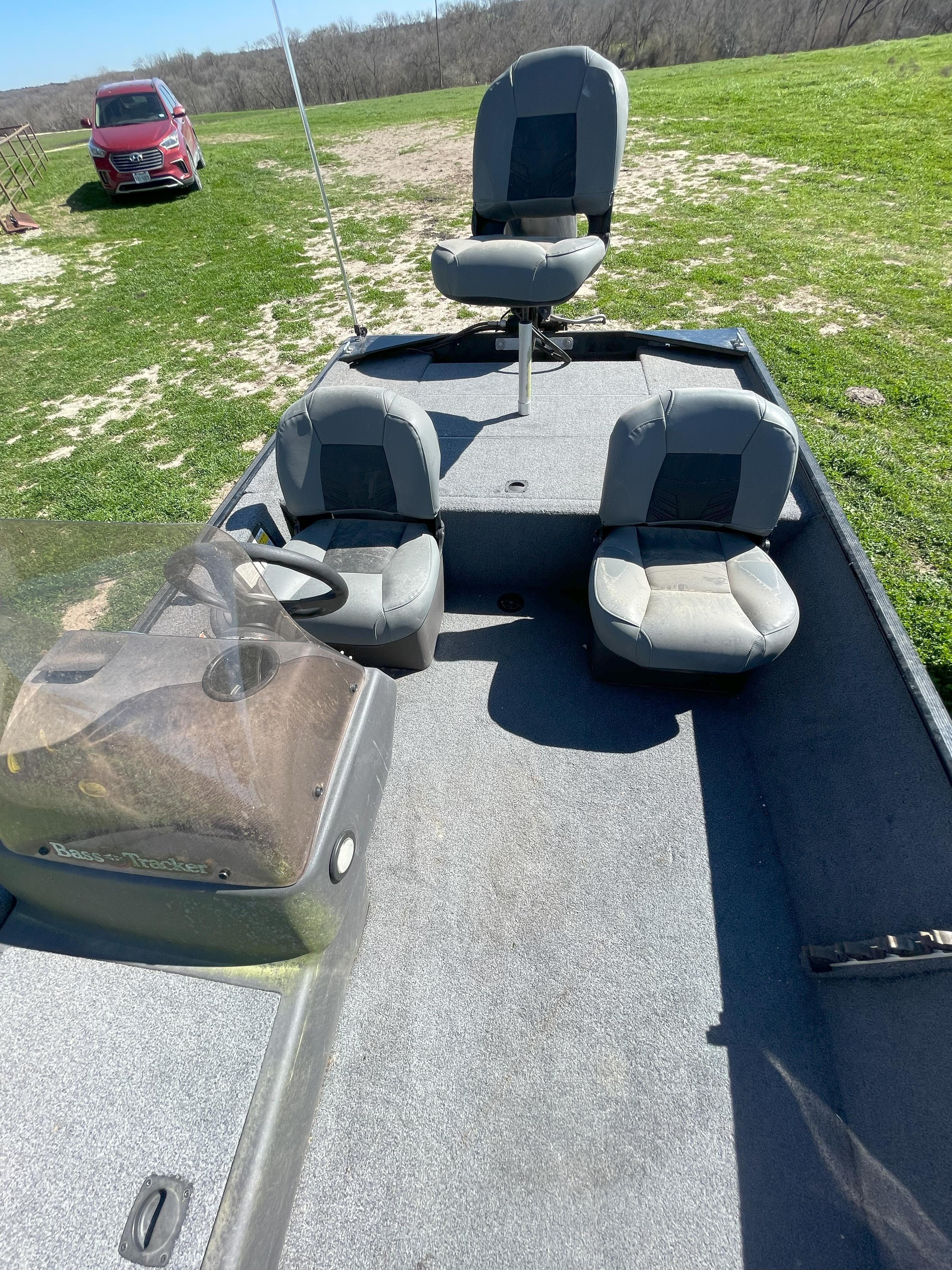 LOCATION WORTHAM, TX: 2019 Tracker Classic XL Aluminum Hull Bass Boat, 16' 8" Length, 6' 5" Beam, 78