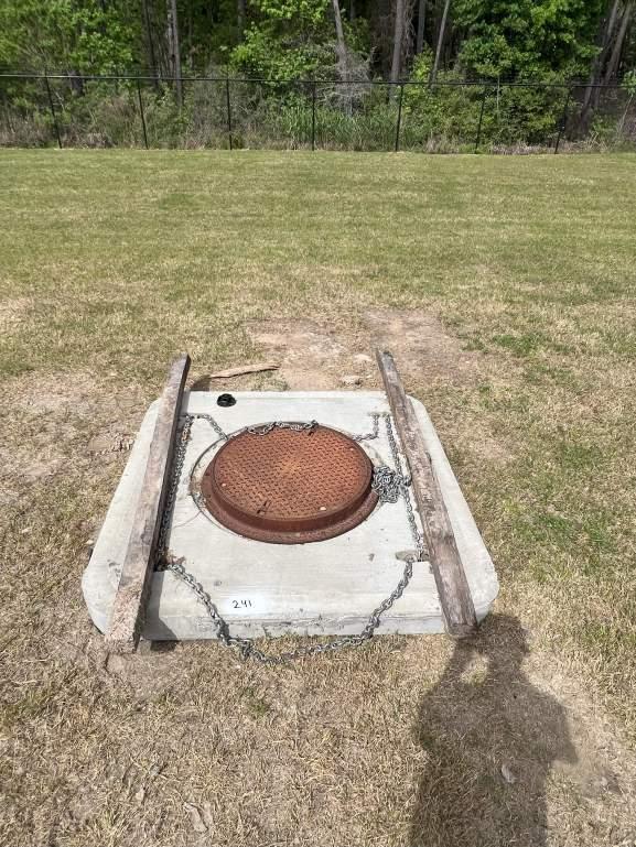 6’X6’ CONCRETE MANHOLE SKID W/ 32”D MANHOLE COVER