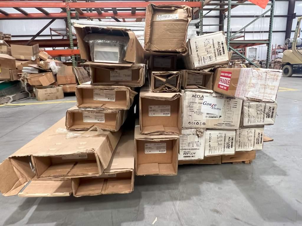 PALLET OF ASSORTED LIGHTING FIXTURES