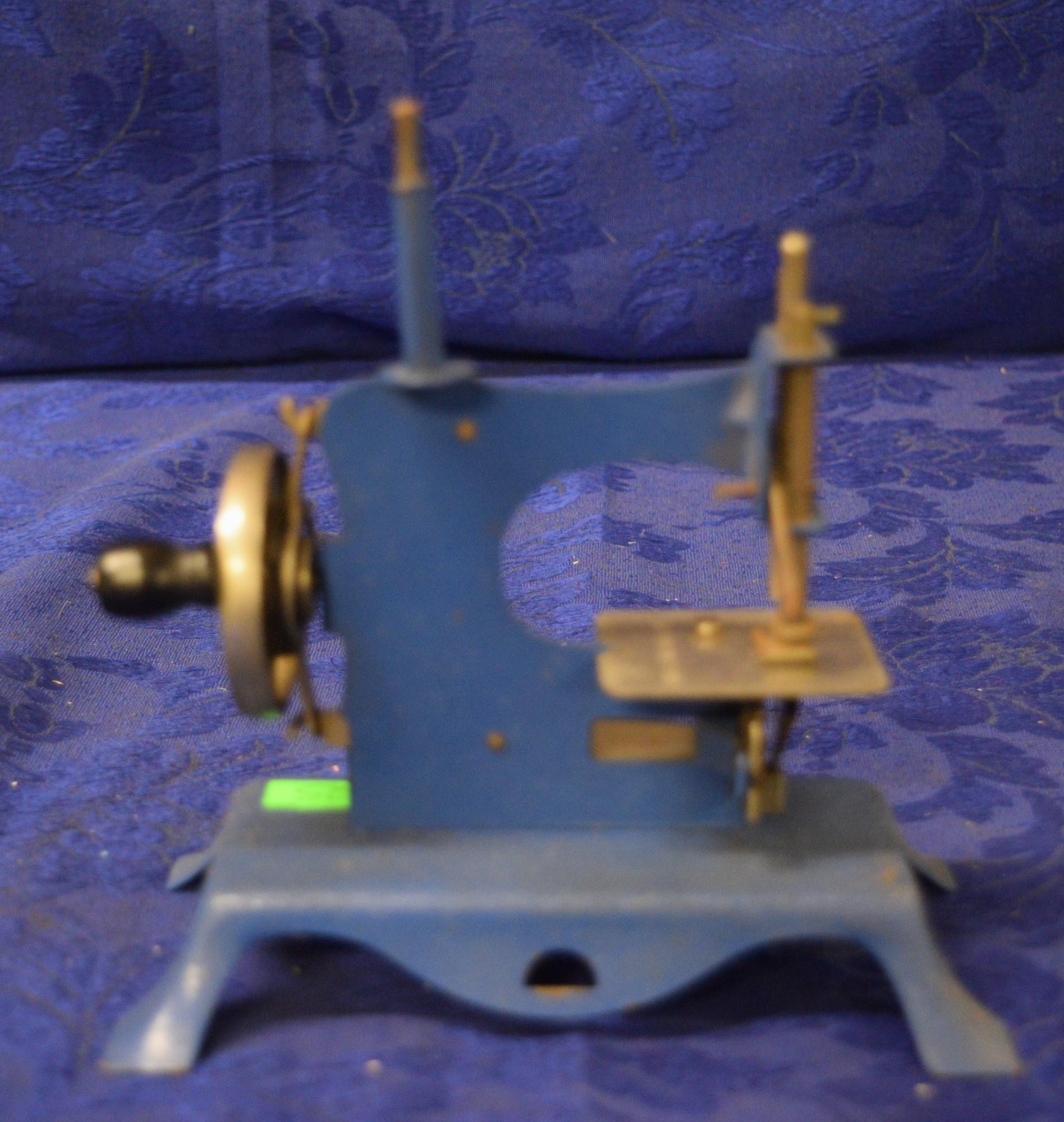 VINTAGE "LITTLE BETTY" SEWING MACHINE!