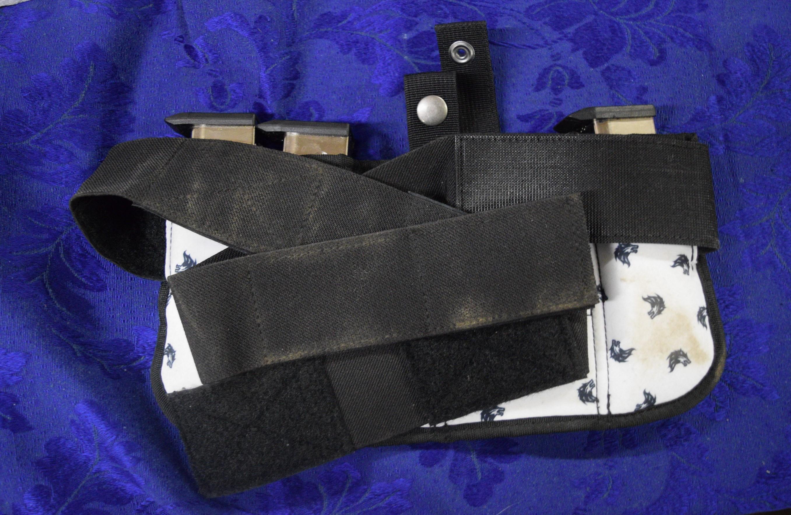 3 SMITH & WESSON MAGAZINES AND HOLDER!