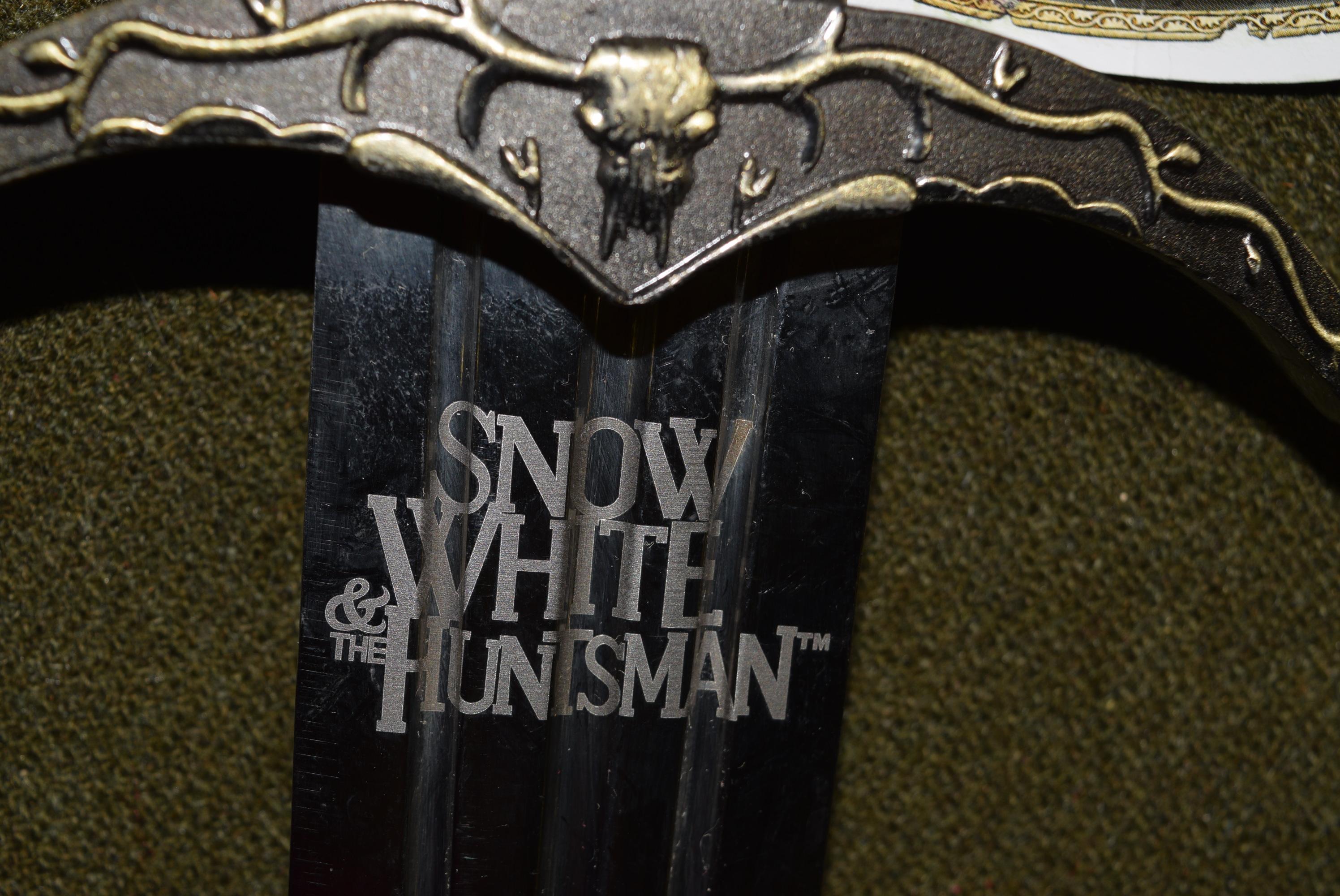 SNOW WHITE AND THE HUNTSMAN SWORD!