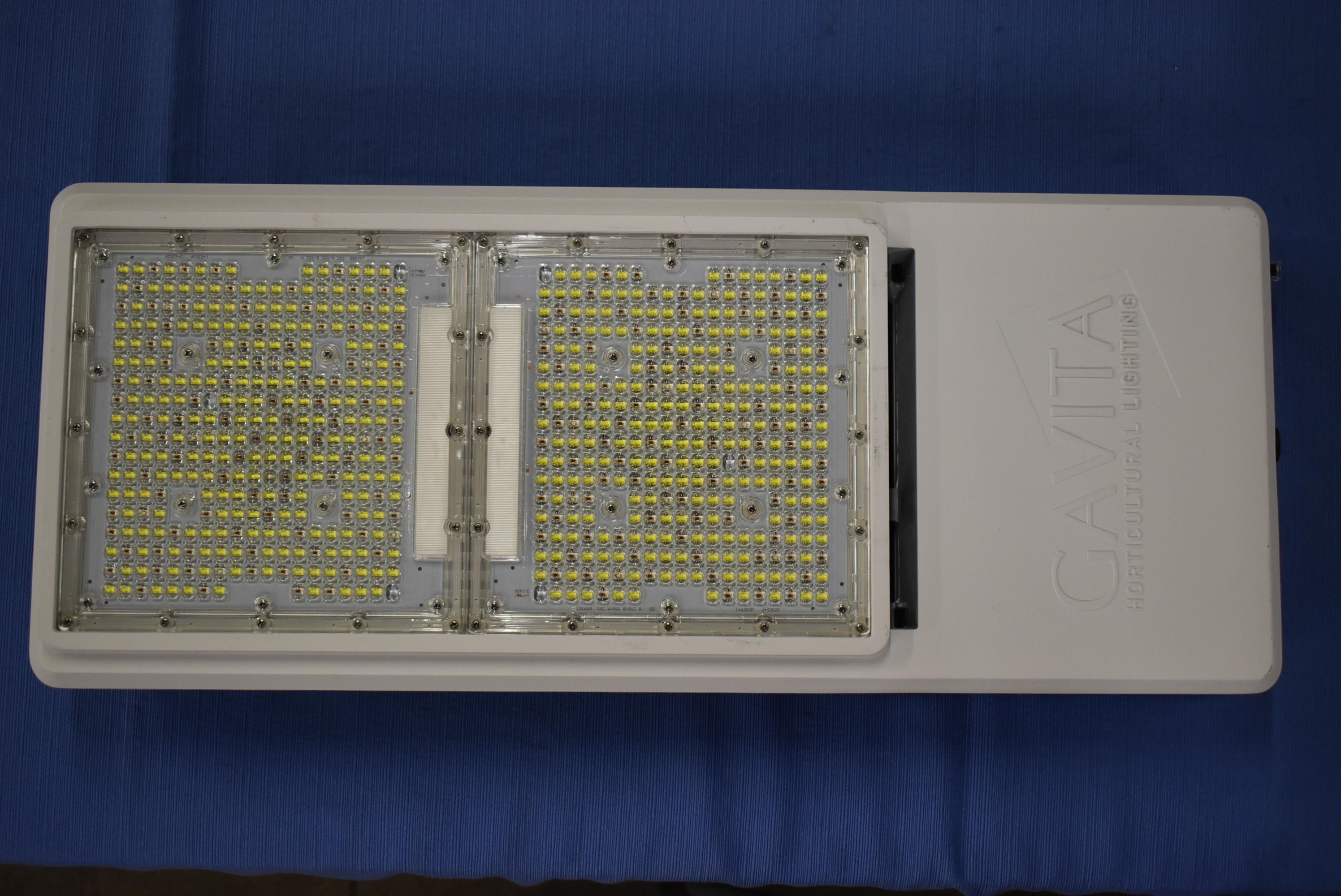 GAVITA LED GROW LIGHTS!! NO BOX. LOT 3-2