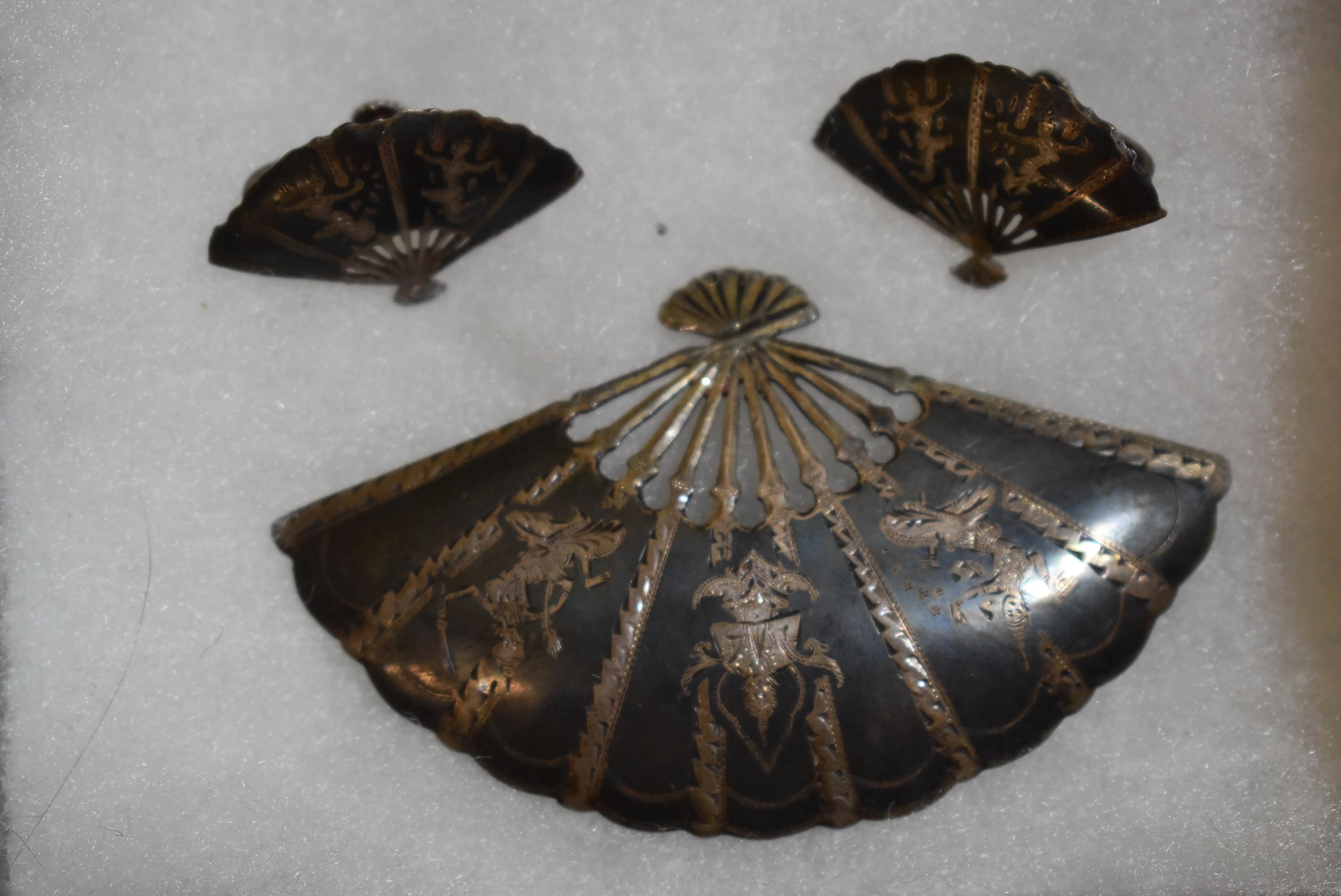 STUNNING SIAM SILVER!!