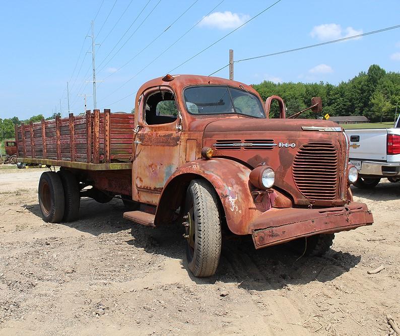 1940'S REO SPEEDWAGON 1.5 TON DUAL WHEELED TRUCK - HOIST, BEEN IN WEEDS FOR A LONG TIME