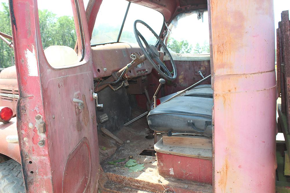 1940'S REO SPEEDWAGON 1.5 TON DUAL WHEELED TRUCK - HOIST, BEEN IN WEEDS FOR A LONG TIME