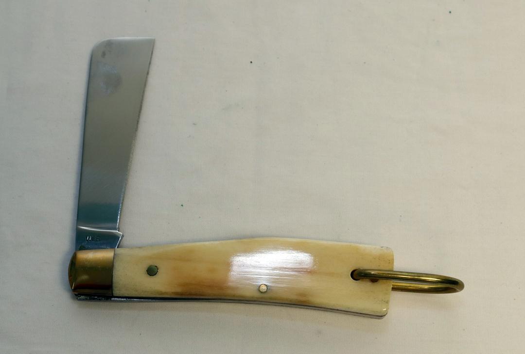KA-BAR WHALER SINGLE BLADE FOLDING KNIFE AND A KA-BAR 1992 LARGE FOLDING ST