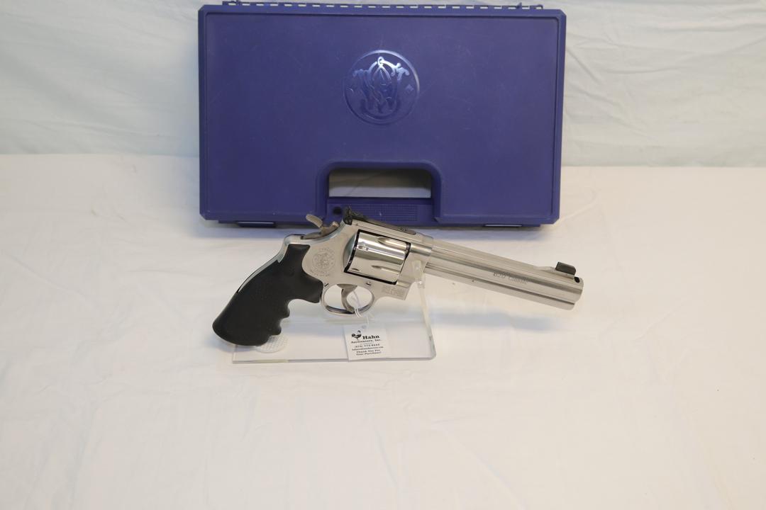 SMITH & WESSON 44 MAG REVOLVER, MODEL 629 CLASSIC, 6" BARREL WITH HARD CASE