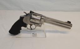 SMITH & WESSON 44 MAG REVOLVER, MODEL 629 CLASSIC, 6" BARREL WITH HARD CASE